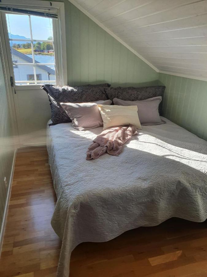 Idyllisk Sjohus Pa Naurstad Bodø Exteriér fotografie